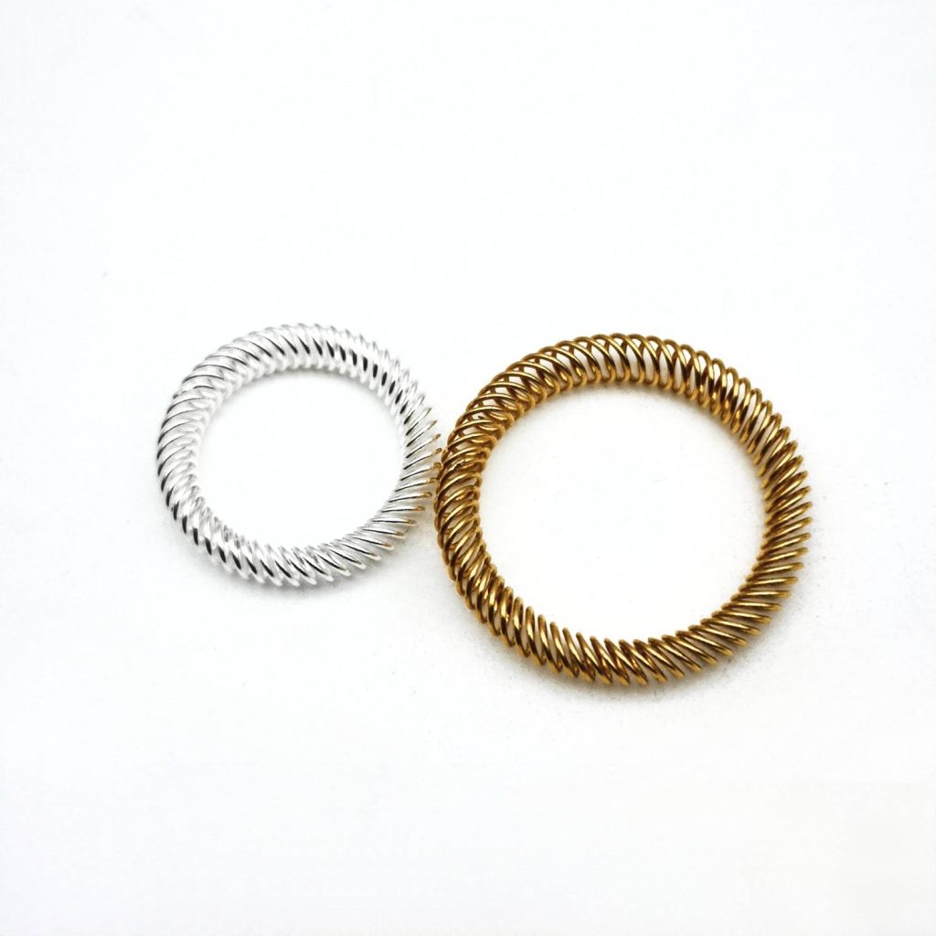 Electrical conducting springs-Handashielding