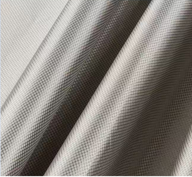 Diamond-patterned conductive fabric